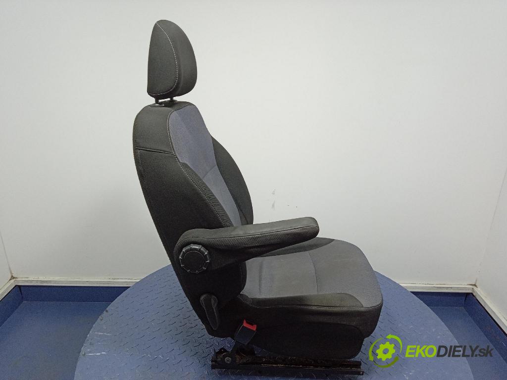 Opel Vivaro 2015 Sedačka Ovládače: