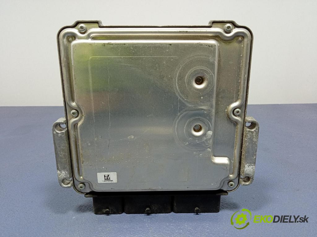 Opel Vivaro 2015 riadiaca jednotka Motor: 237103984R