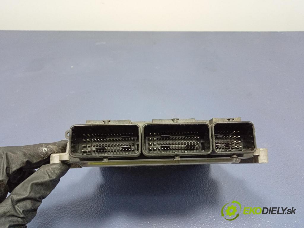 Opel Vivaro 2015 riadiaca jednotka Motor: 237103984R