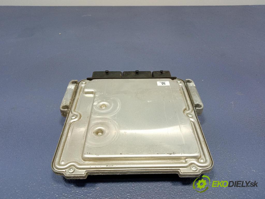 Opel Vivaro 2015 řídící jednotka Motor: 237103984R