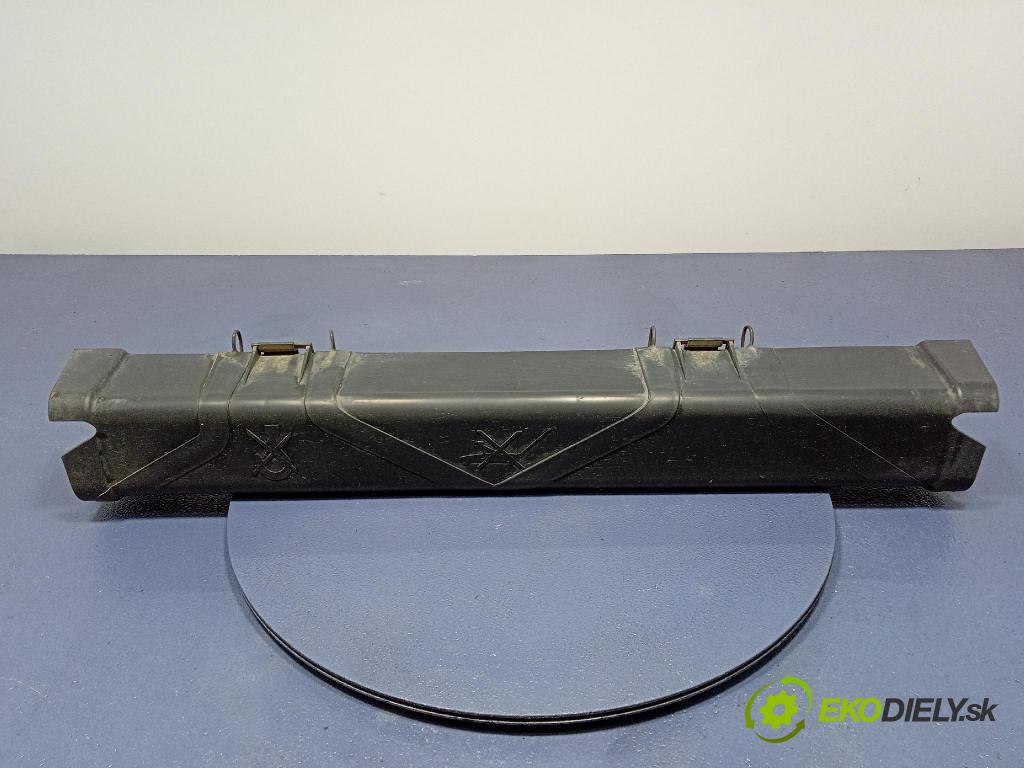 Opel Vivaro 2015 kryt Plast: podvozek: 555821095R