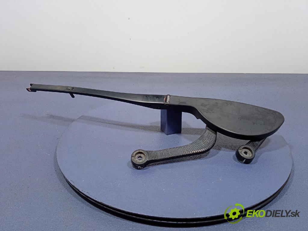 Bmw 520 2002 Paže: Stěrače: před