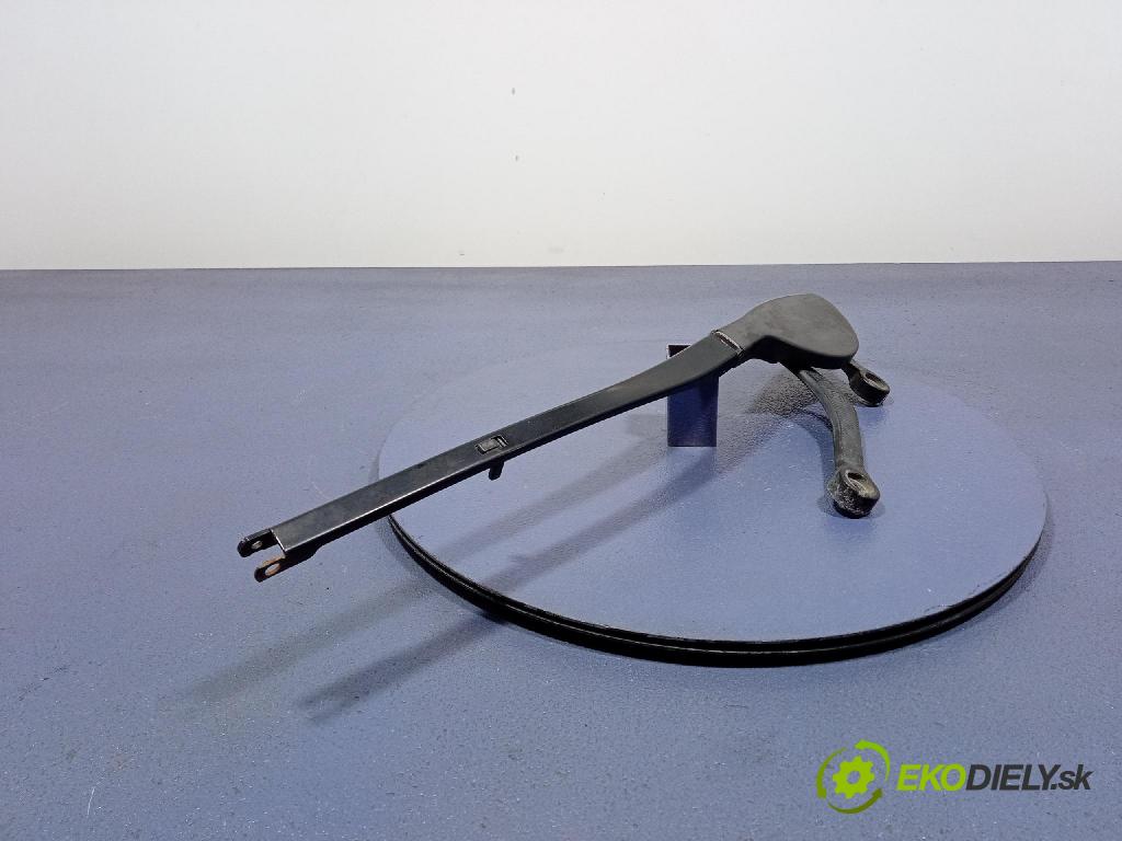 Bmw 520 2002 Paže: Stěrače: před