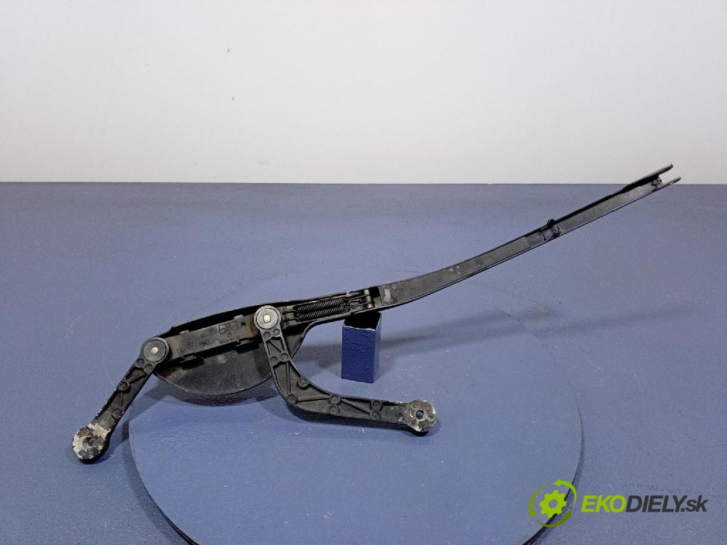 Bmw 520 2002 Paže: Stěrače: před