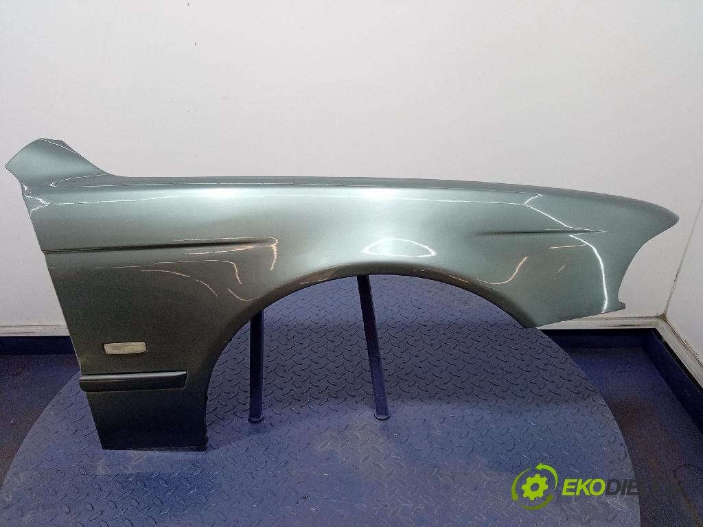 Bmw 520 2002 blatník Predné v pravo: