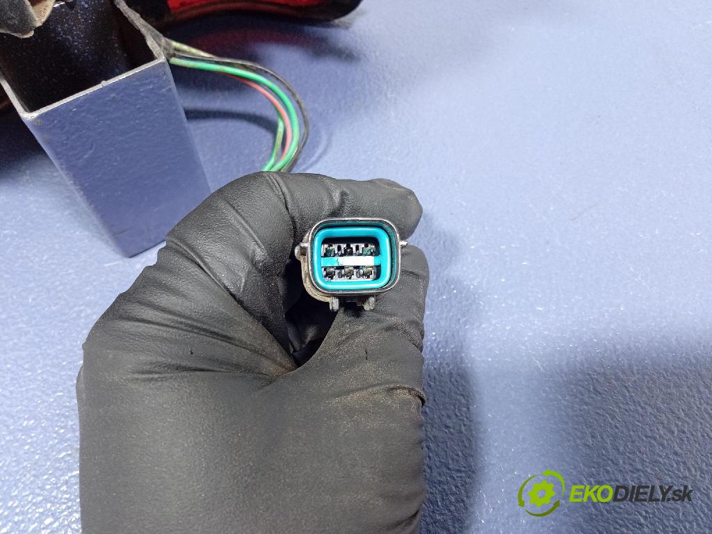 Mitsubishi Pajero 2003 svetlo / reflektor zad ľavá Vonkajsia: MR416091