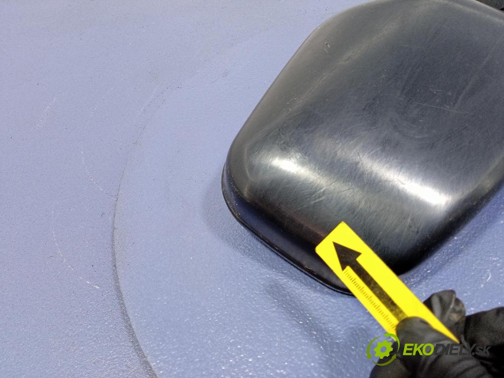 Mitsubishi Pajero 2003 zrkadlo pravé