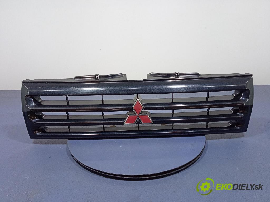Mitsubishi Pajero 2003 miežka / Gril: MR339275