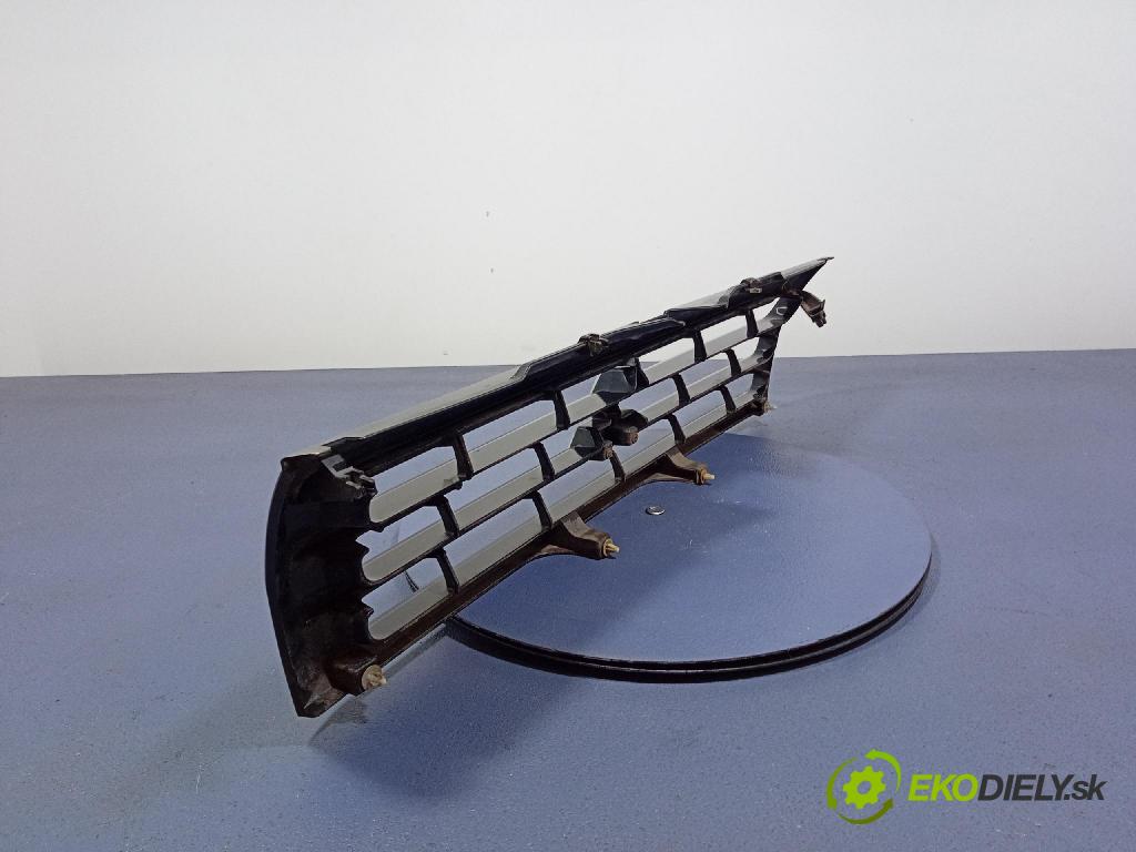 Mitsubishi Pajero 2003 miežka / Gril: MR339275