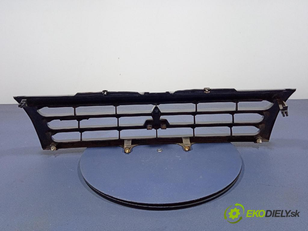 Mitsubishi Pajero 2003 miežka / Gril: MR339275