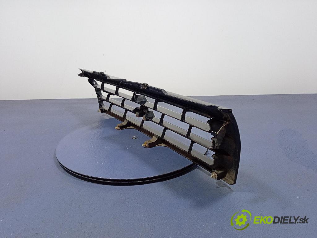 Mitsubishi Pajero 2003 miežka / Gril: MR339275