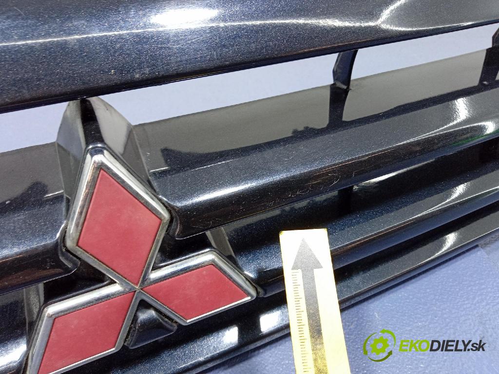 Mitsubishi Pajero 2003 miežka / Gril: MR339275