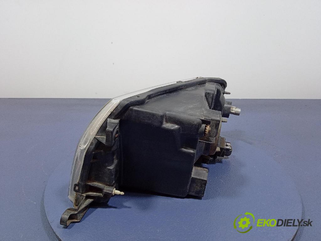 Mitsubishi Pajero 2003 světlo v pravo: