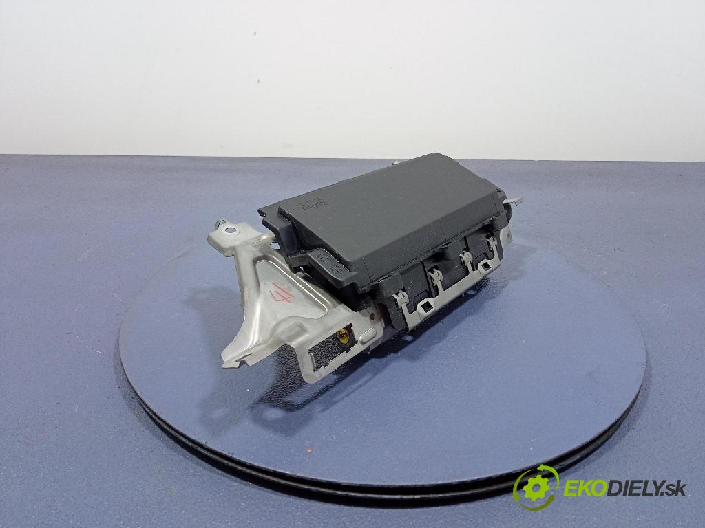 Mitsubishi Lancer 2008 Airbag: Koleno: x