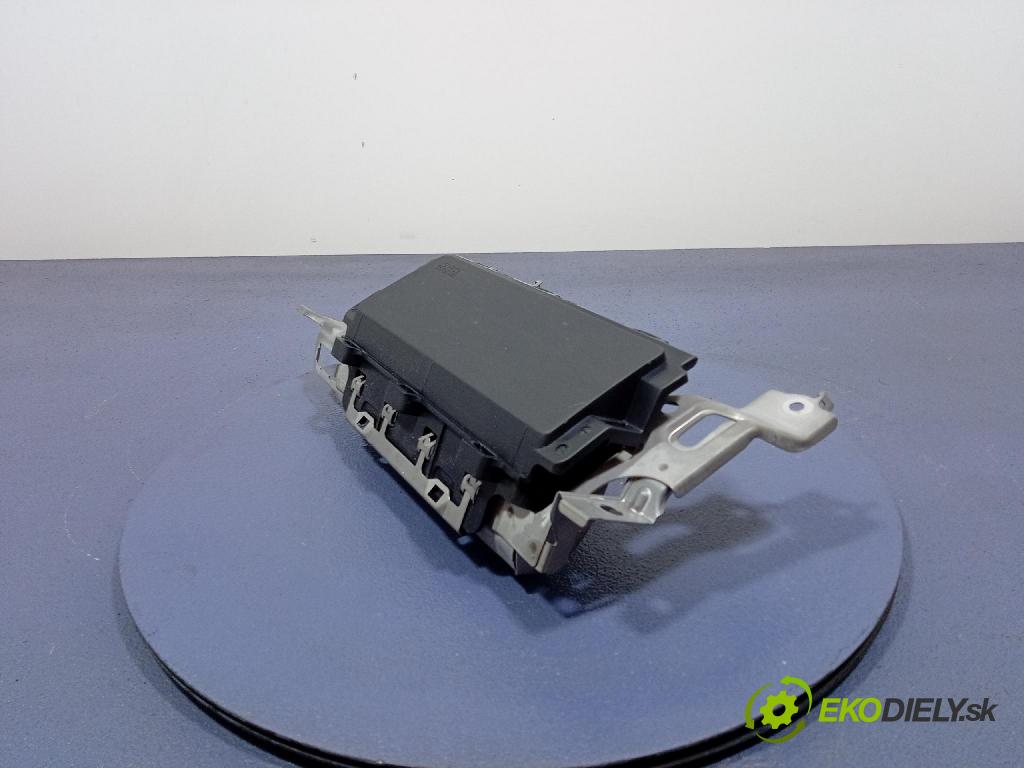 Mitsubishi Lancer 2008 Airbag: Koleno: x