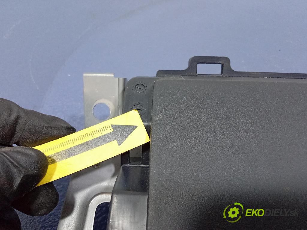 Mitsubishi Lancer 2008 Airbag: Koleno: x