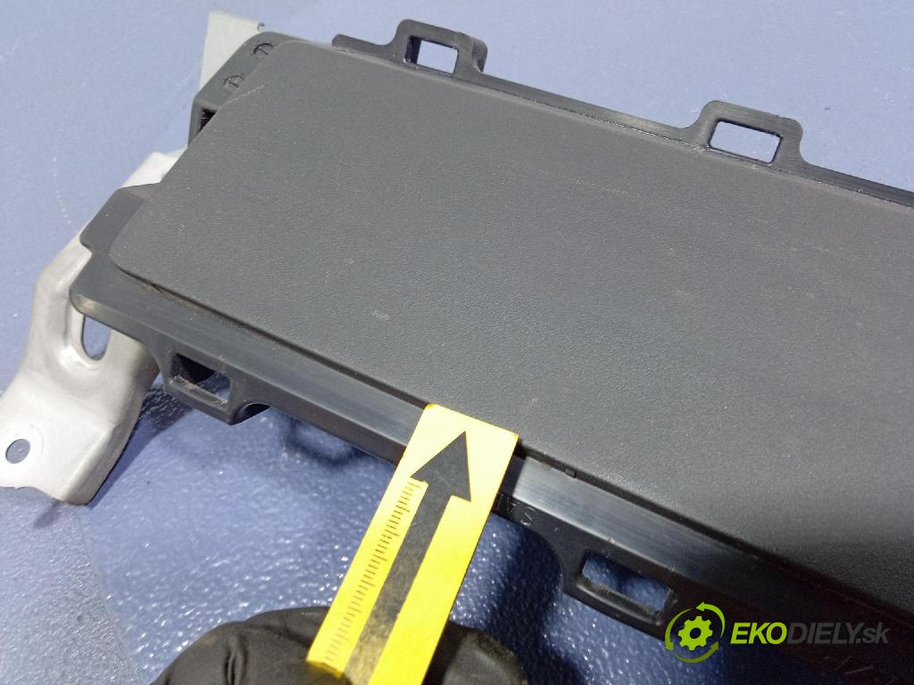 Mitsubishi Lancer 2008 Airbag: Koleno: x 