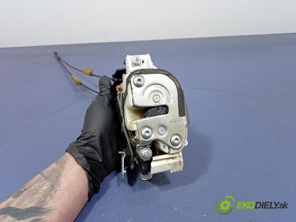 Mitsubishi Lancer 2008 zámok dvere Predné v pravo: