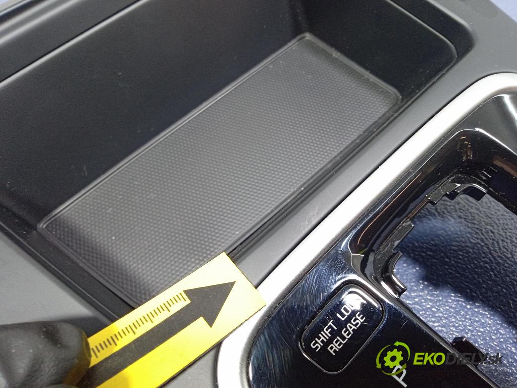 Kia Xceed 2025 lišta Dekoratívne: Vnútri: 84631-J7000