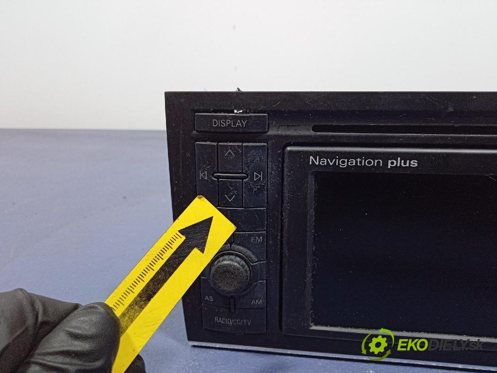 Audi A4 2001 Radio I Navigácia: 8E0035192B