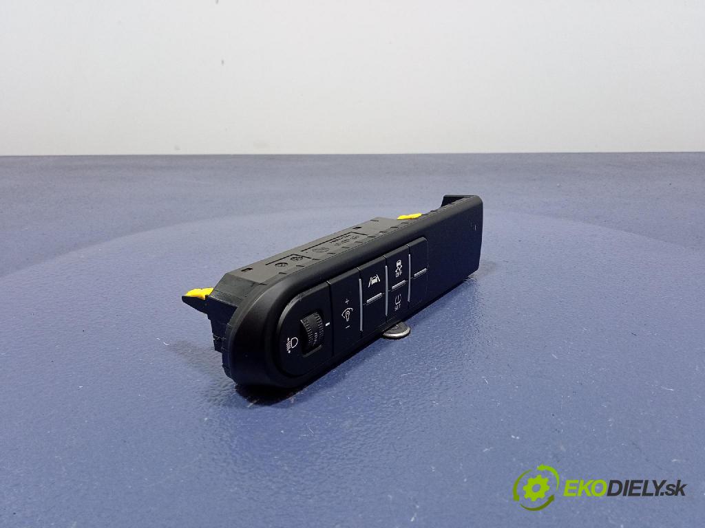 Kia Xceed 2025 prepínač 93700-J721WK