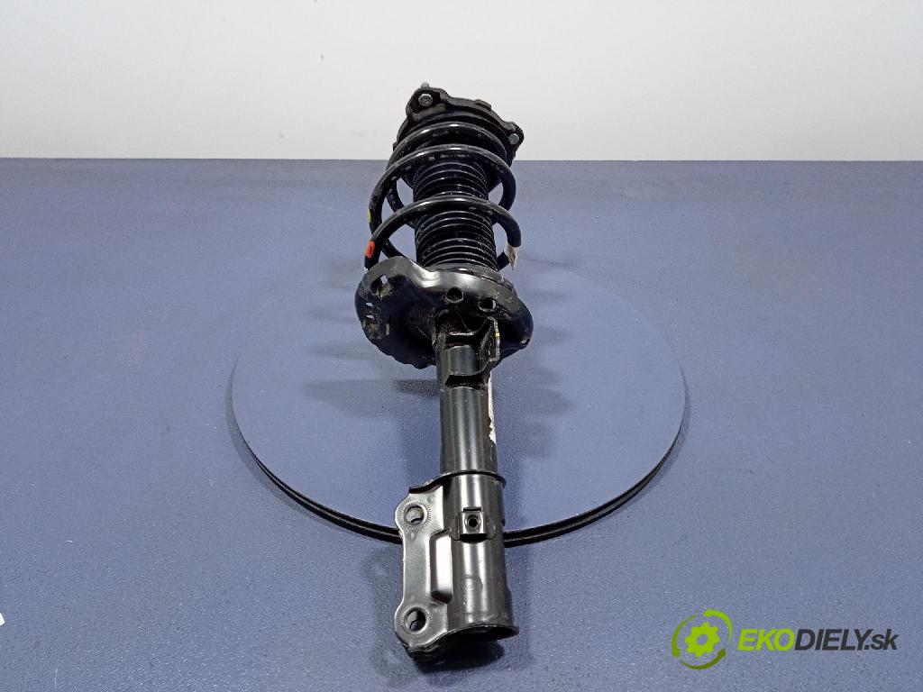 Kia Xceed 2025 McPerson: Vľavo: