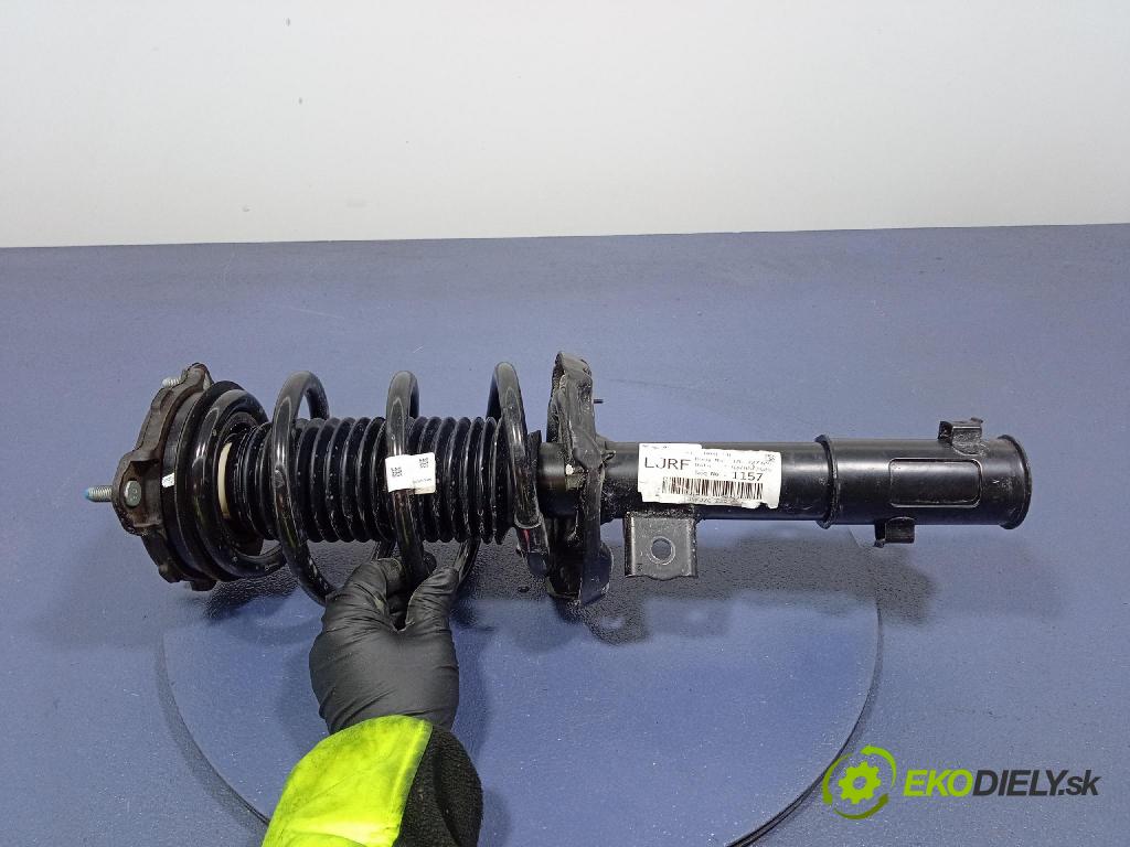 Kia Xceed 2025 McPerson: Vľavo: