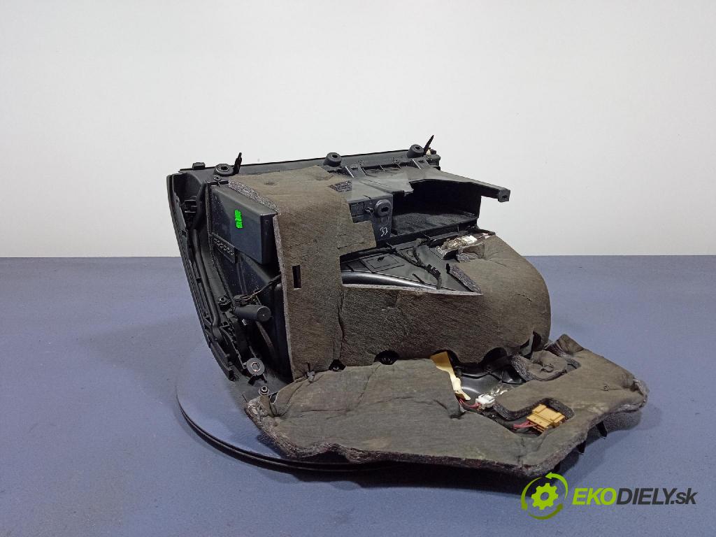 Audi A4 2001 kastlík 8E1857035D