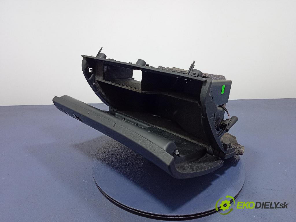 Audi A4 2001 kastlík 8E1857035D