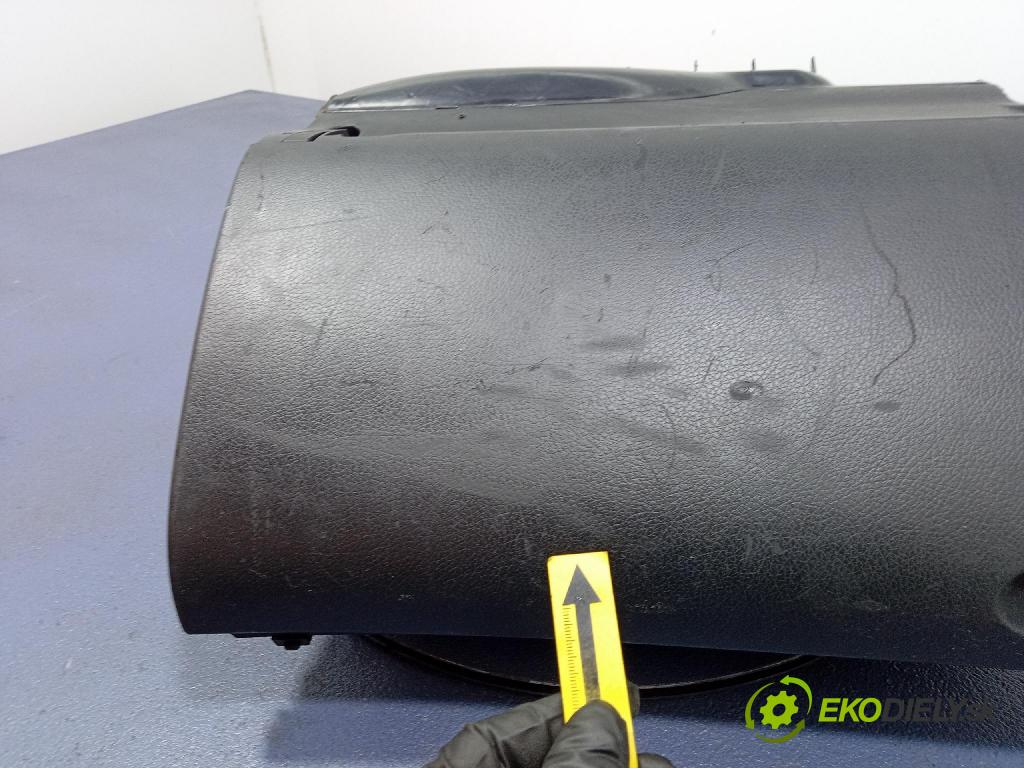 Audi A4 2001 kastlík 8E1857035D