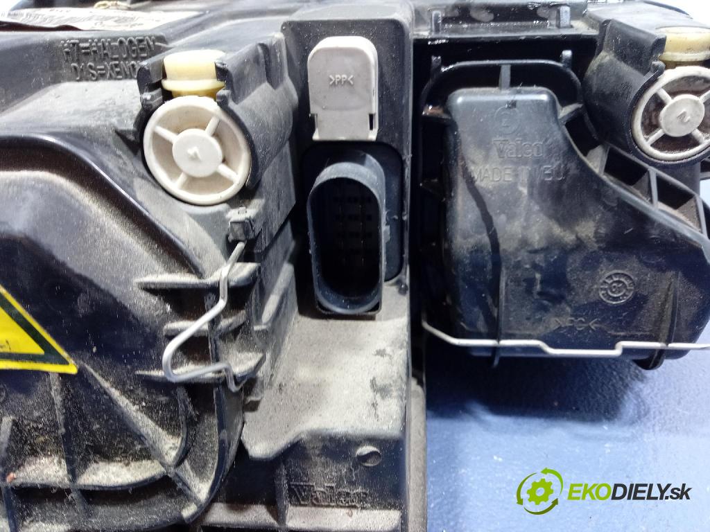 Audi A4 2001 Reflektor: Vľavo: 8E0941003S