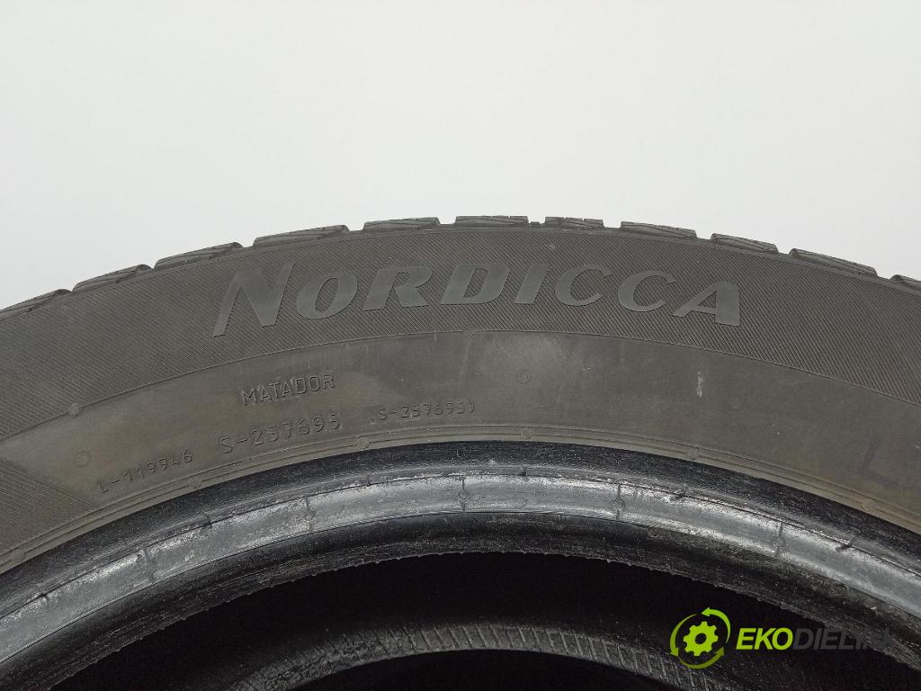 Audi A3 2007 pneumatika ZIMA: 4050496002398