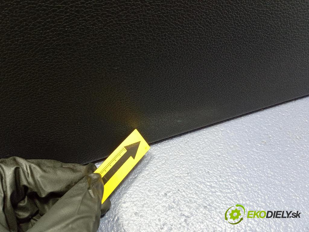 Kia Xceed 2025 kryt Plast: Interiéry: 81761J7800