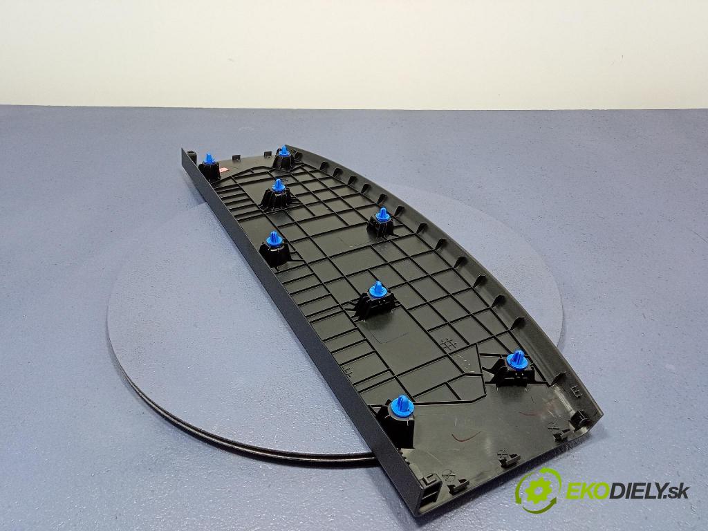 Kia Xceed 2025 kryt Plast: Interiéry: 81761J7800