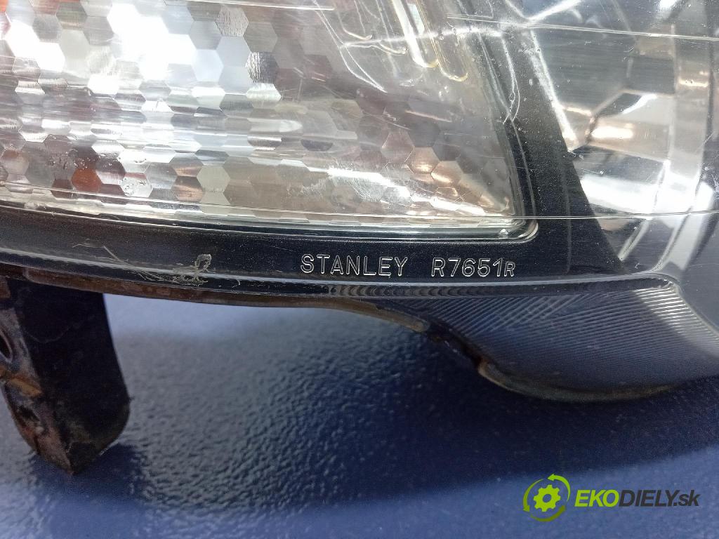 Honda Fr-v 2002 Reflektor: v pravo: STANLEY R7651R