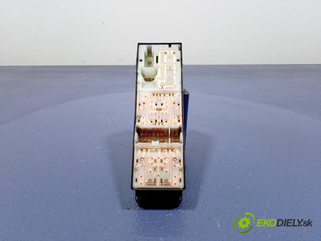 Nissan Maxima 2005 prepínač Okná: