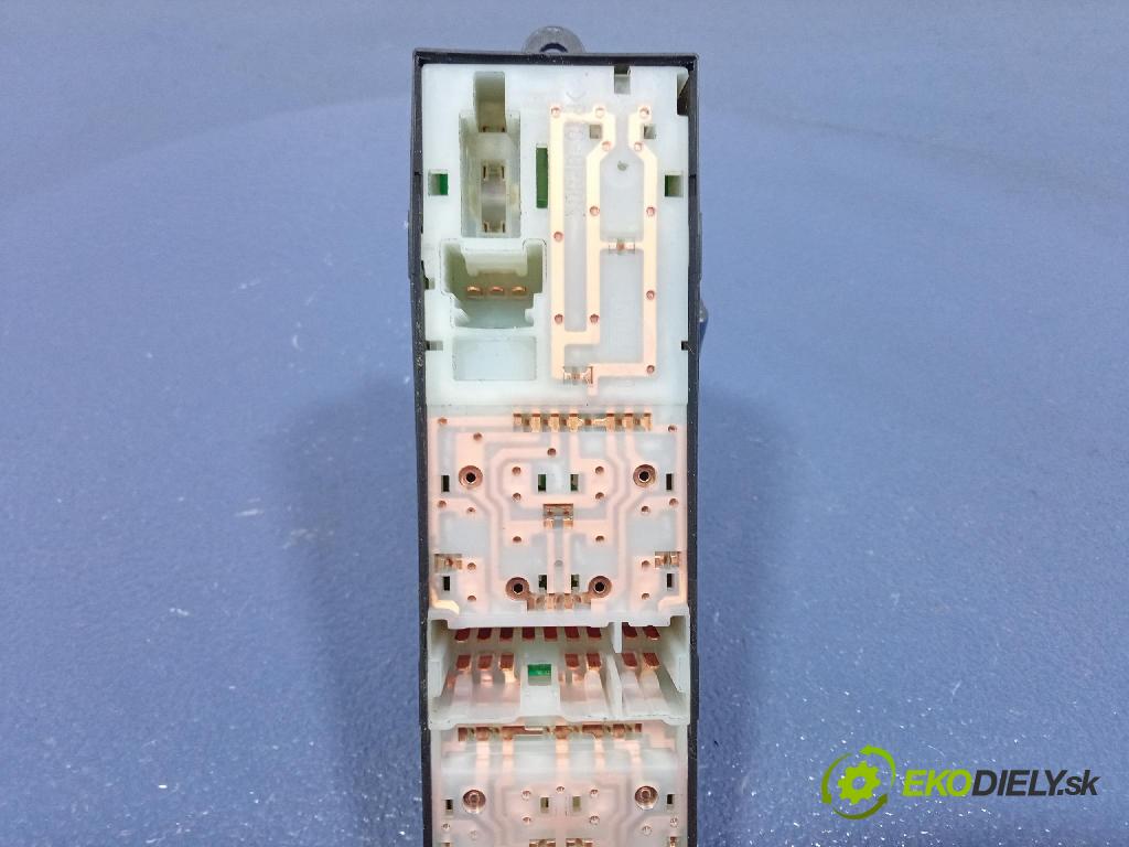 Nissan Maxima 2005 prepínač Okná: