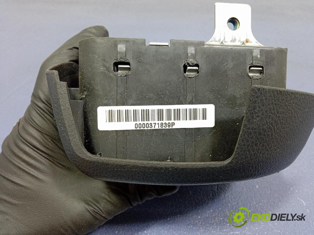 Nissan Maxima 2005 Airbag: Řidiči: x