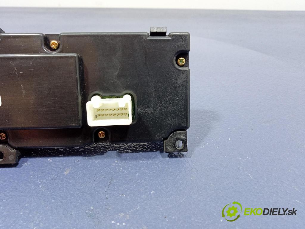 Nissan Maxima 2005 prepínač Rádio: Navigacia: 283957Y020