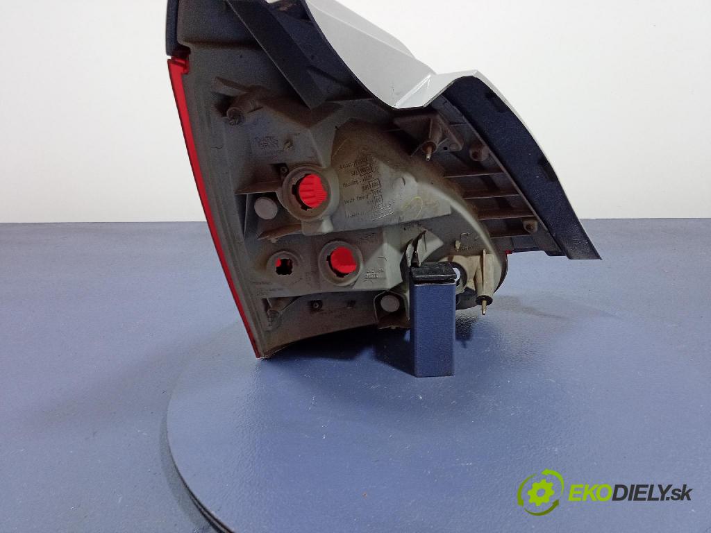 Nissan Maxima 2005 svetlo / reflektor zad Prava: Vonkajsia: 949600