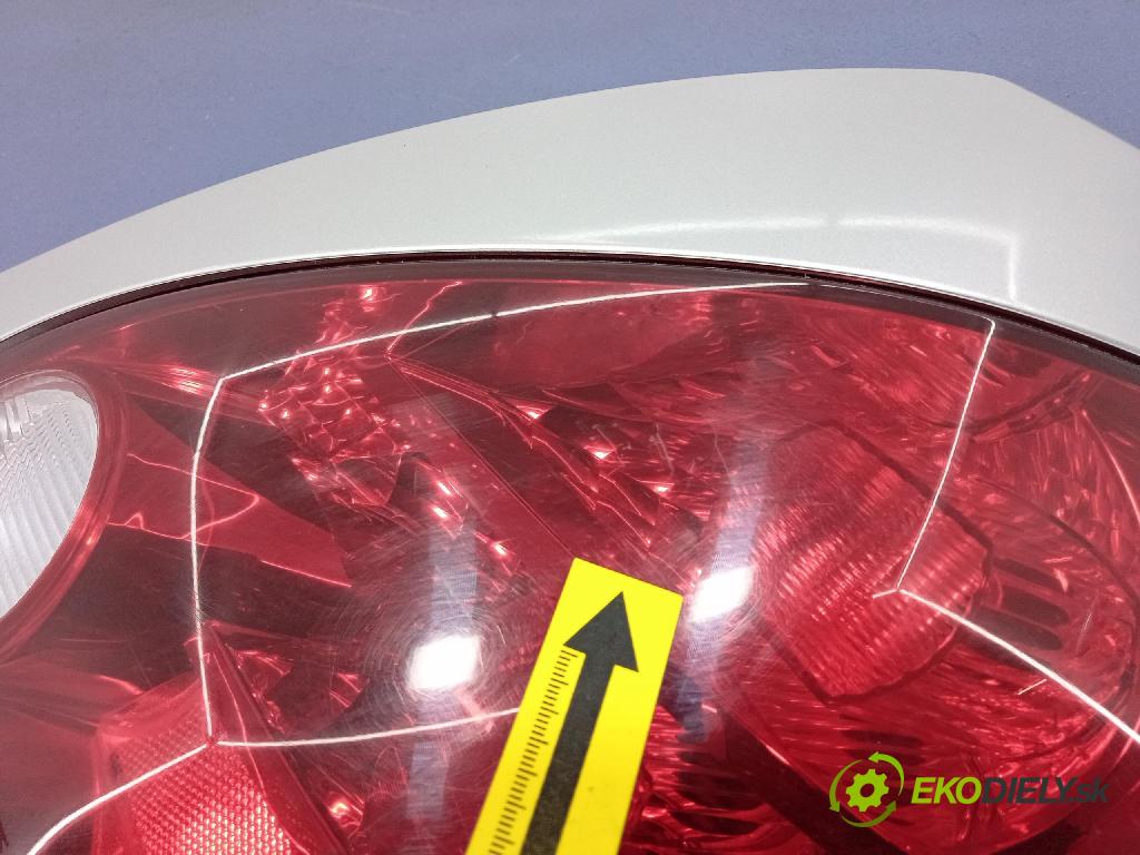 Nissan Maxima 2005 svetlo / reflektor zad Prava: Vonkajsia: 949600