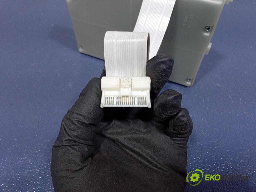 Nissan Maxima 2005 riadiaca jednotka 277607Y000