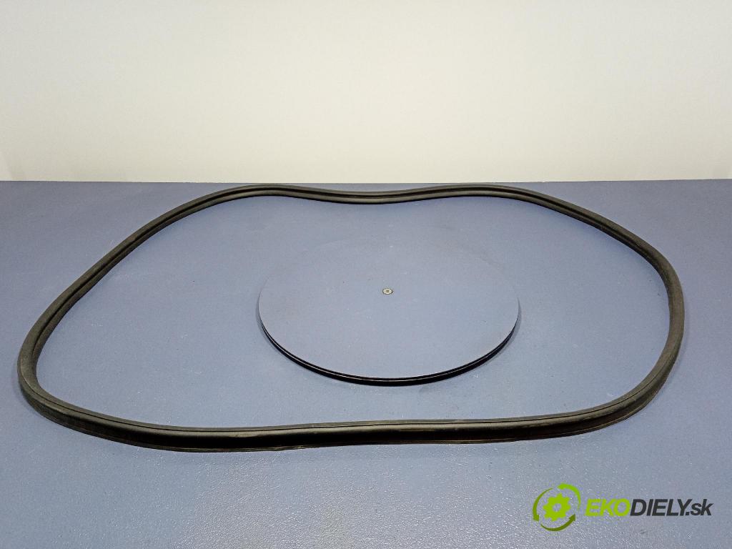 Kia Xceed 2025 Těsnění: Kryty: kufra: