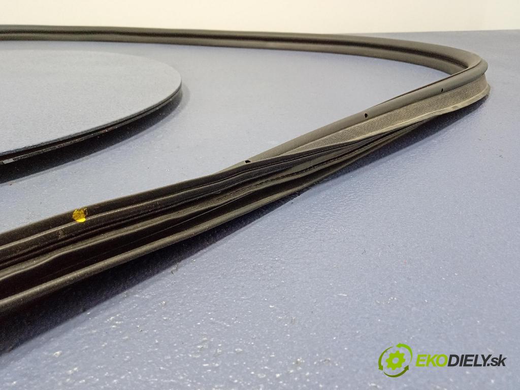 Kia Xceed 2025 Těsnění: Kryty: kufra: