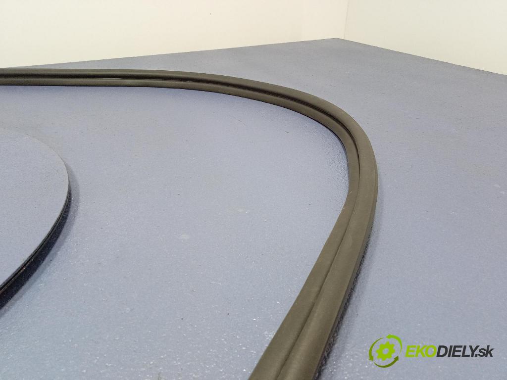 Kia Xceed 2025 Těsnění: Kryty: kufra: 