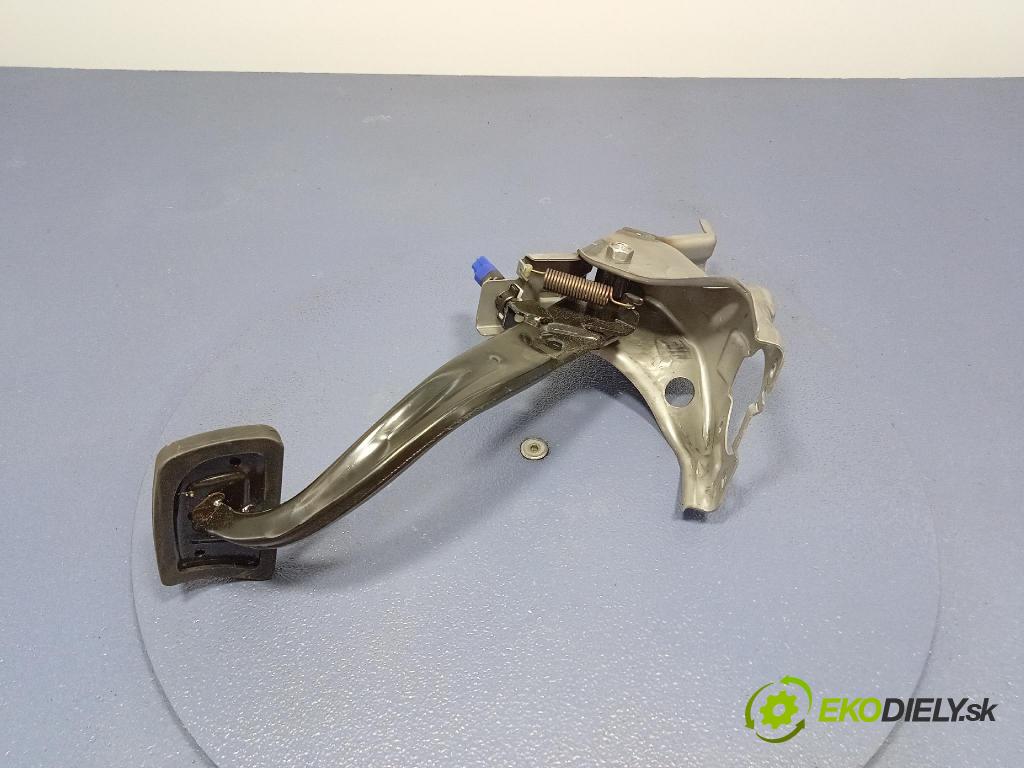 Kia Xceed 2025 pedály 32800-J7200KB