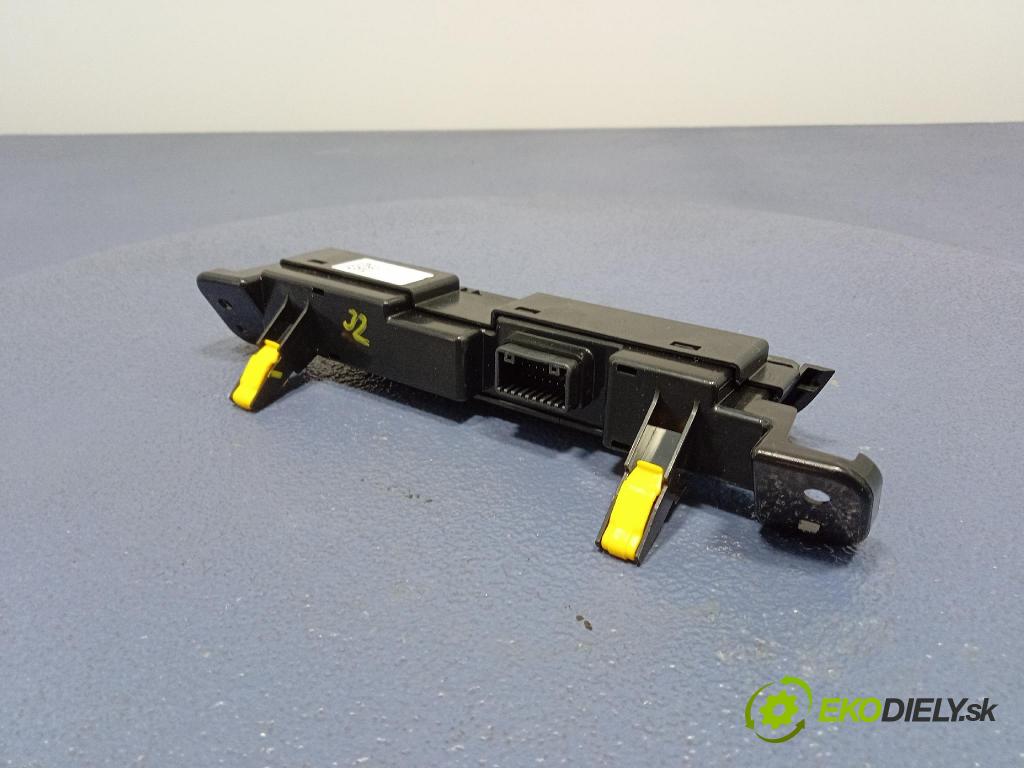 Kia Xceed 2025 prepínač svetiel NÚDZA: 41W360-1110