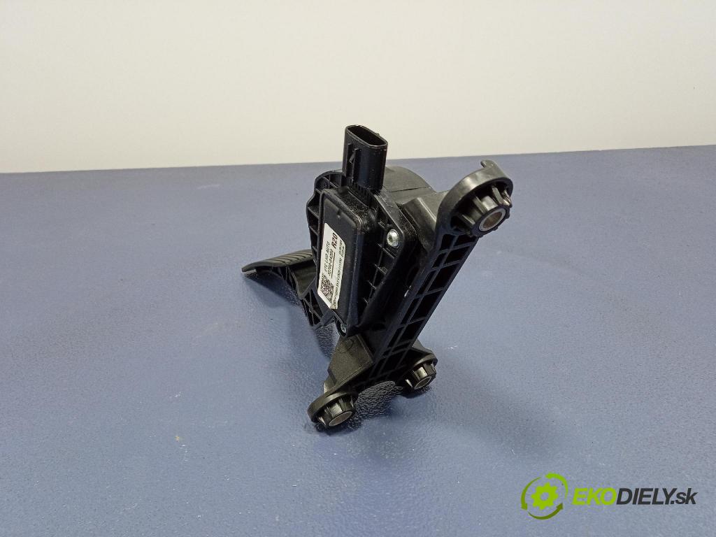 Kia Xceed 2025 pedal Plyn: 32700-G4200