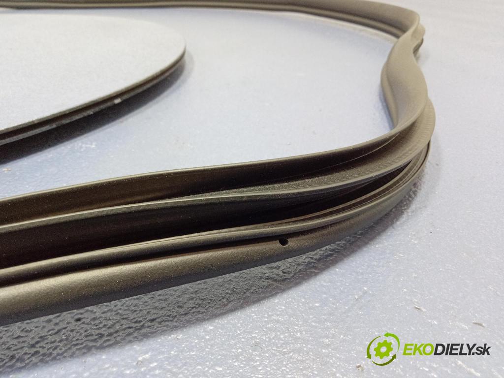 Kia Xceed 2025 Těsnění: dvere 