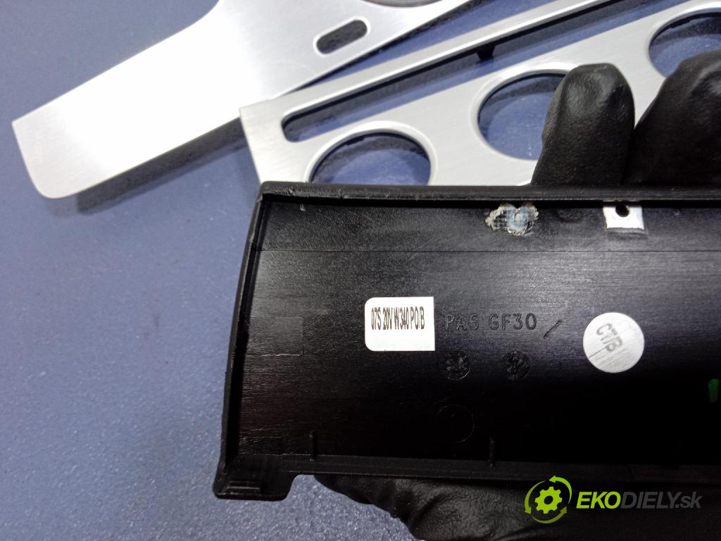 Vw Passat 2007 lišta Dekoratívne: Vnútri: 3C1857212